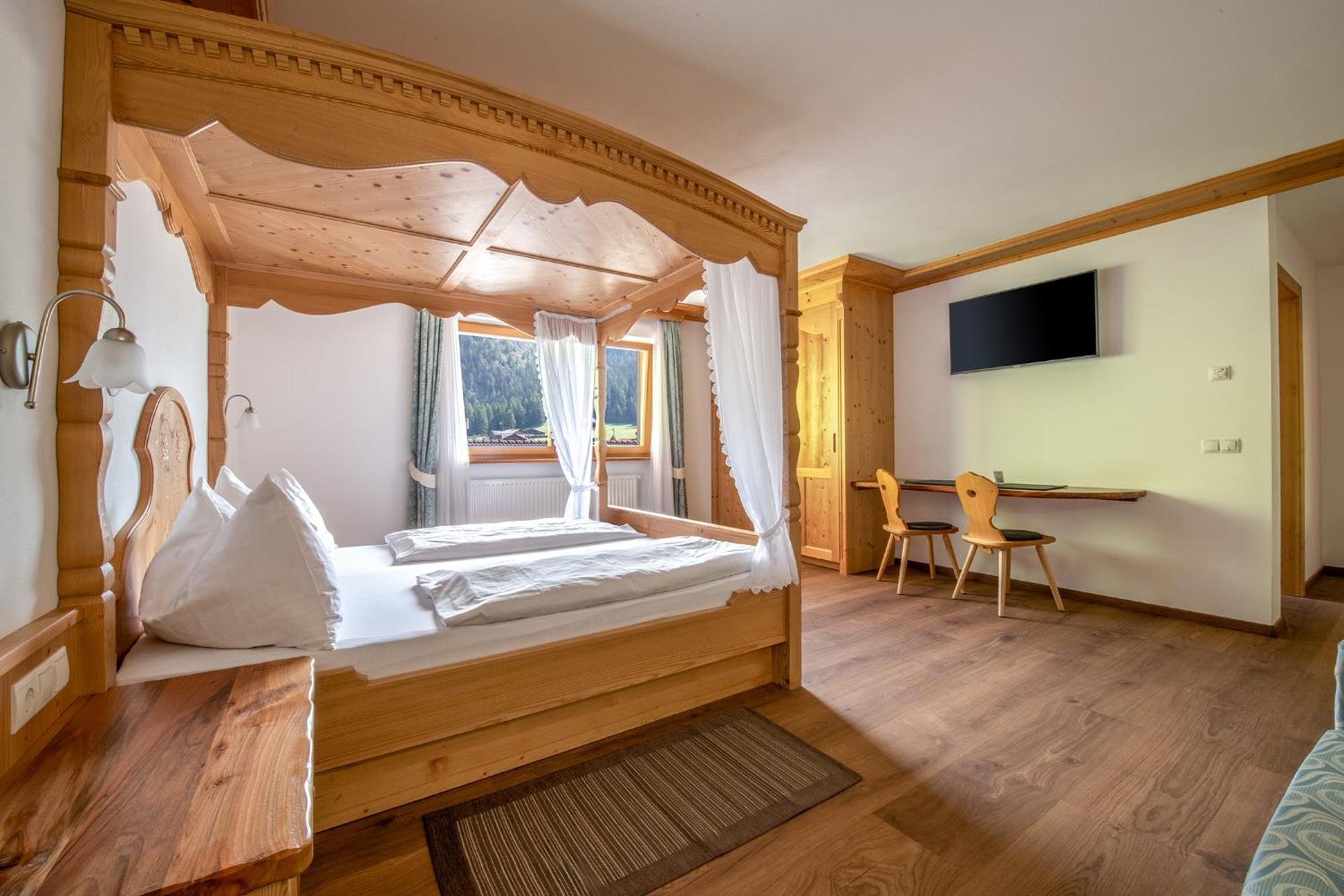 Apartments Sunela Selva di Val Gardena Luaran gambar