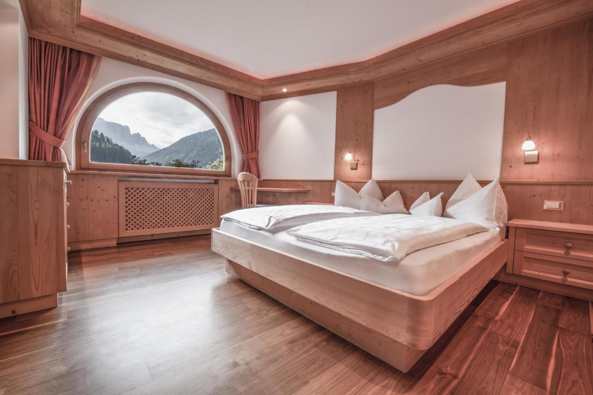 Apartments Sunela Selva di Val Gardena Luaran gambar