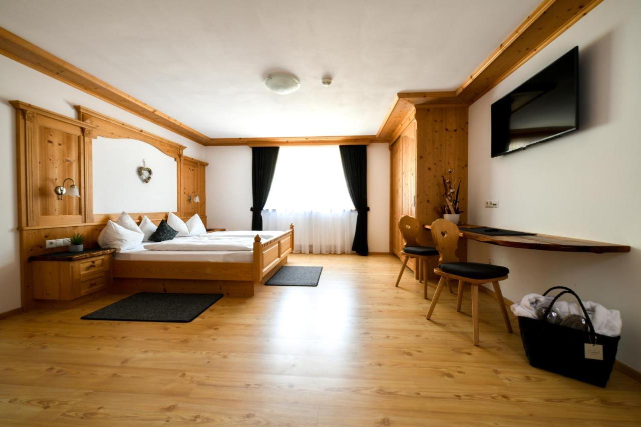 Apartments Sunela Selva di Val Gardena Luaran gambar